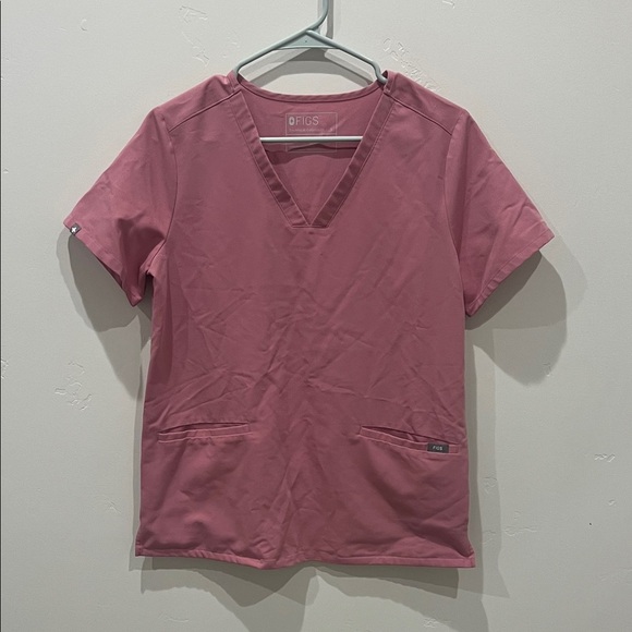 Figs Tops - Figs Women's Short Sleeve V-Neck Top in Rose